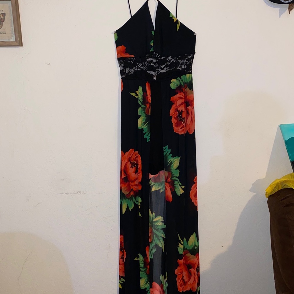 Clothes - Picture 1 of 4